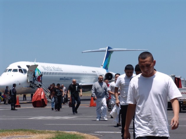 deportados-aeropuerto-1-629x472