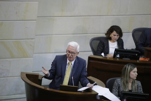 ROBLEDO DENUNCIA DESFALCO